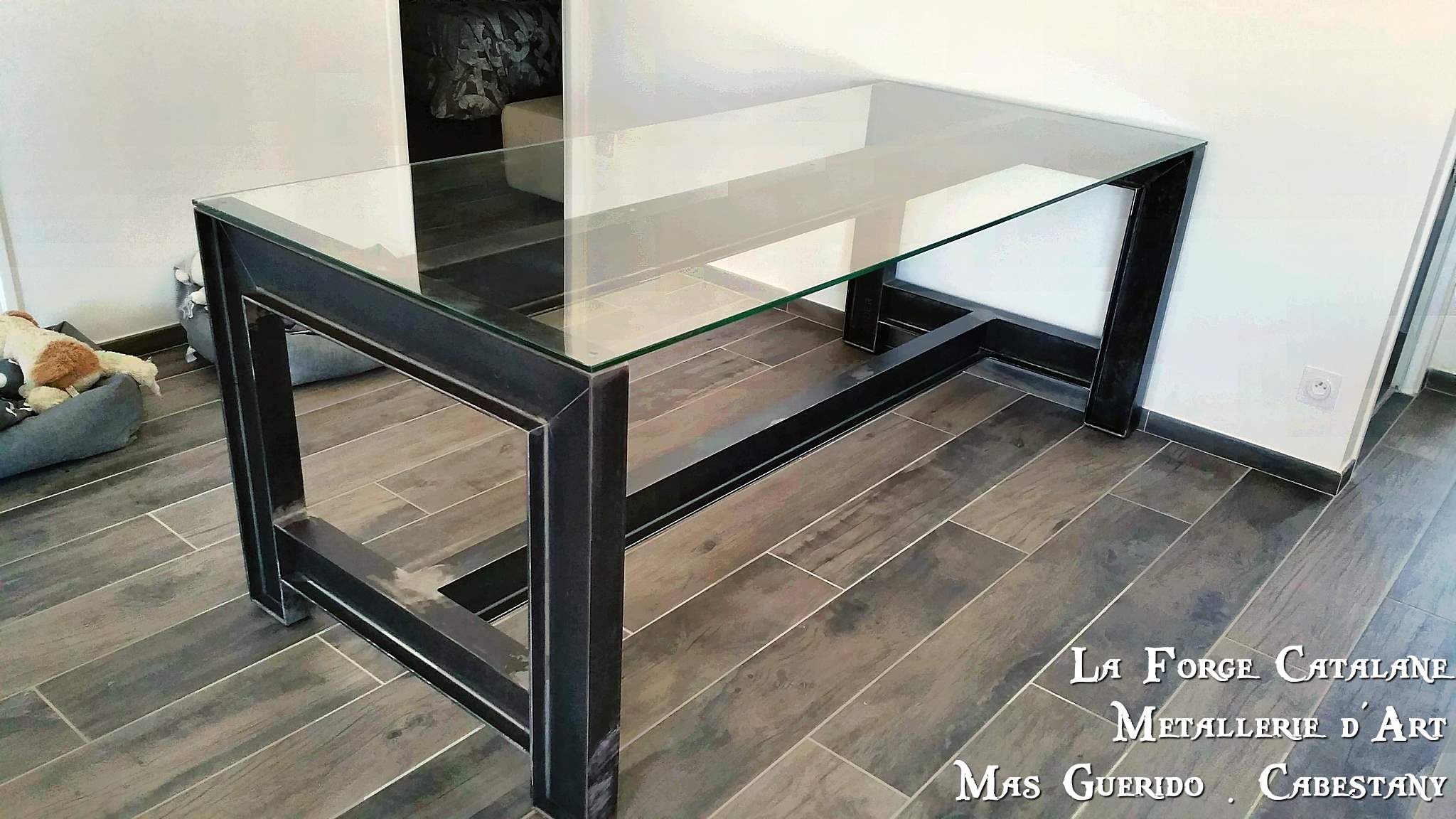 table  ipn plateau en verre Forge Catalane.jpg